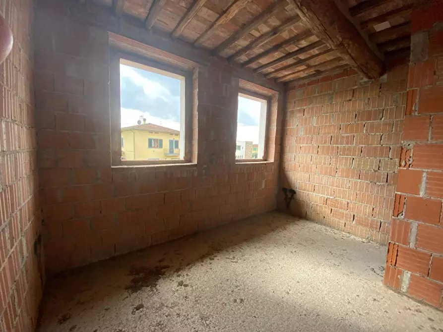 Immagine 12 di Villa in vendita  a Capannori