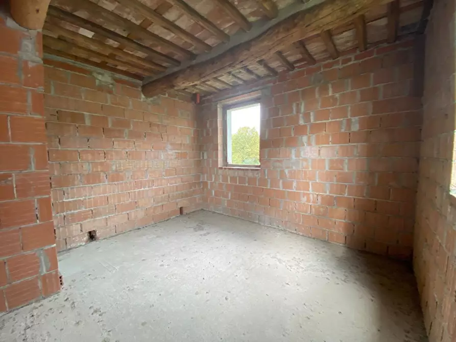 Immagine 15 di Villa in vendita  a Capannori