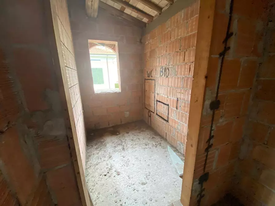 Immagine 8 di Villa in vendita  a Capannori