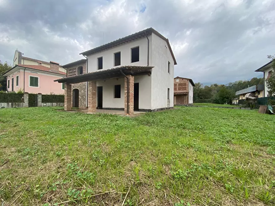 Immagine 29 di Villa in vendita  a Capannori