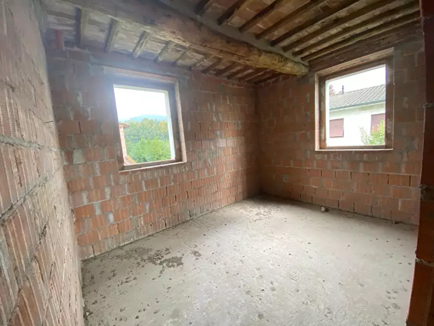 Immagine 13 di Villa in vendita  a Capannori