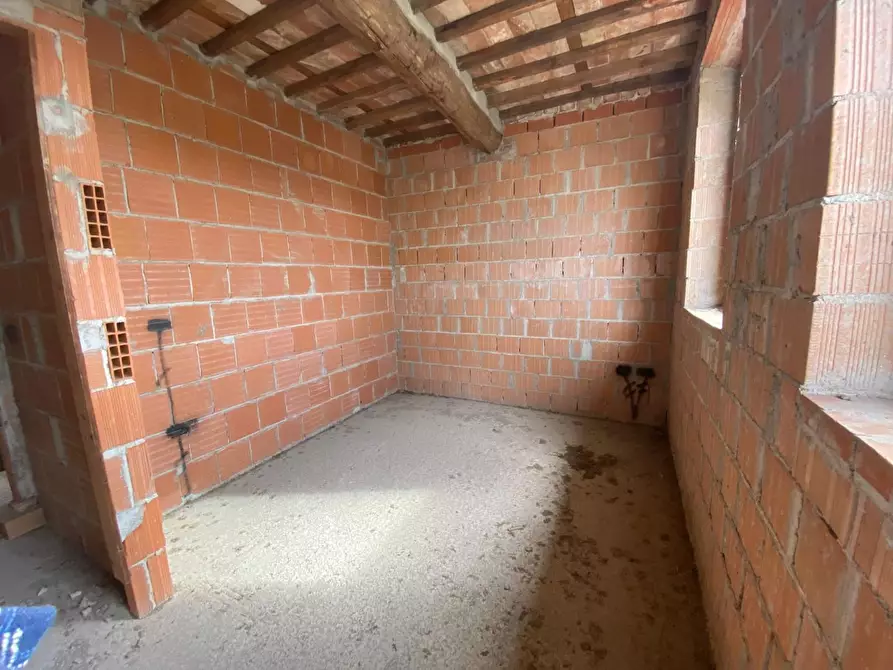 Immagine 11 di Villa in vendita  a Capannori