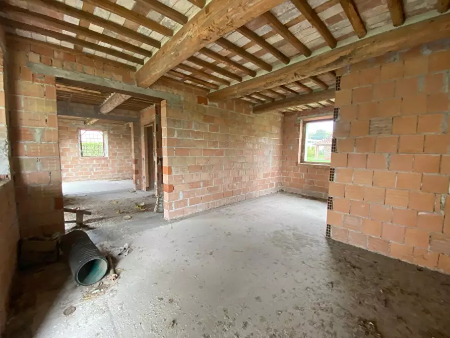 Immagine 21 di Villa in vendita  a Capannori