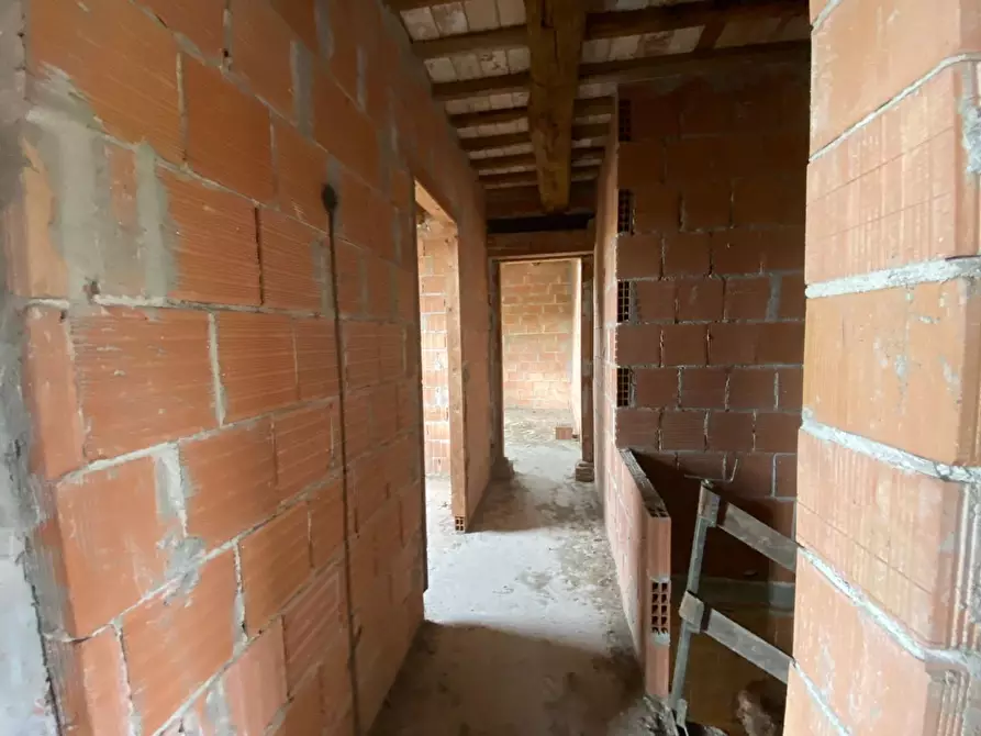 Immagine 17 di Villa in vendita  a Capannori