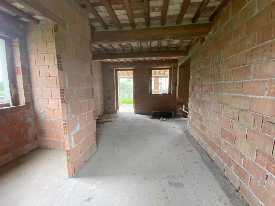 Immagine 23 di Villa in vendita  a Capannori