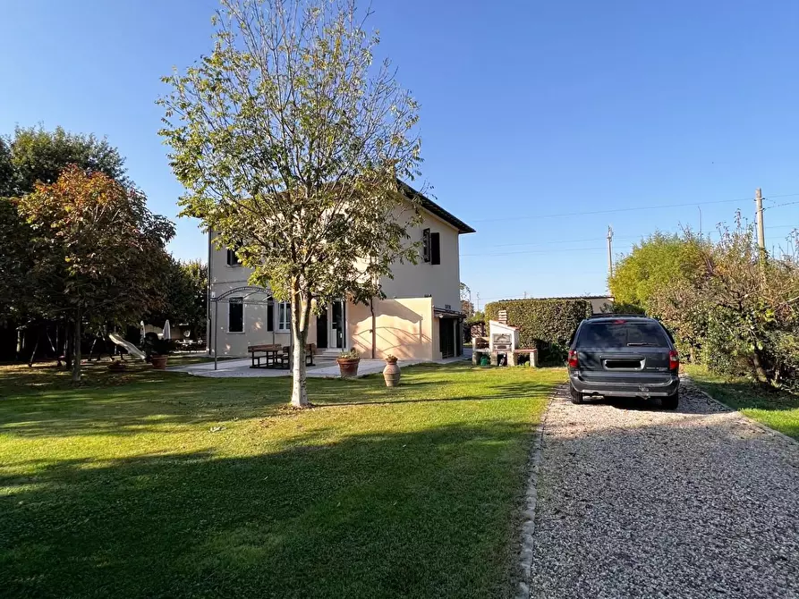 Immagine 1 di Villa in vendita  a San Giuliano Terme