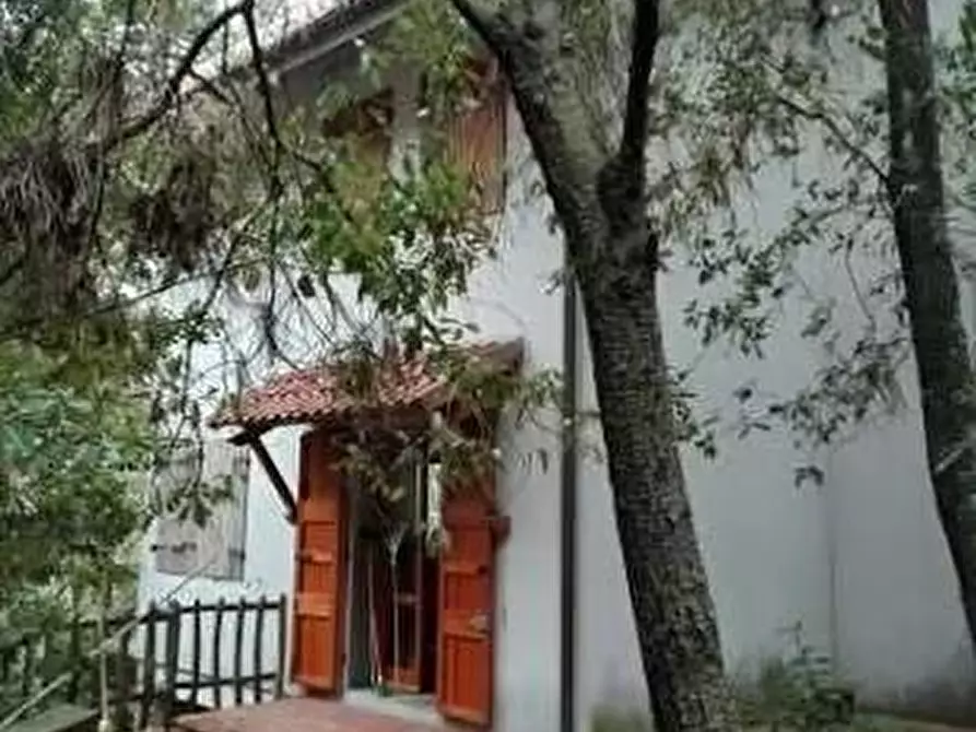 Immagine 9 di Villa in vendita  a San Giuliano Terme