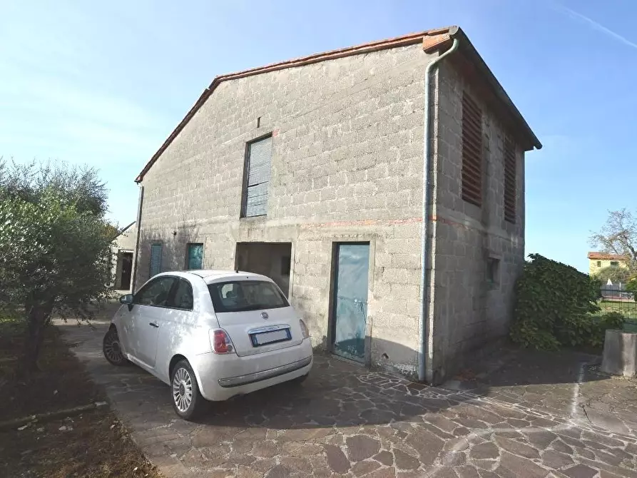 Immagine 2 di Deposito in vendita  a Capannori