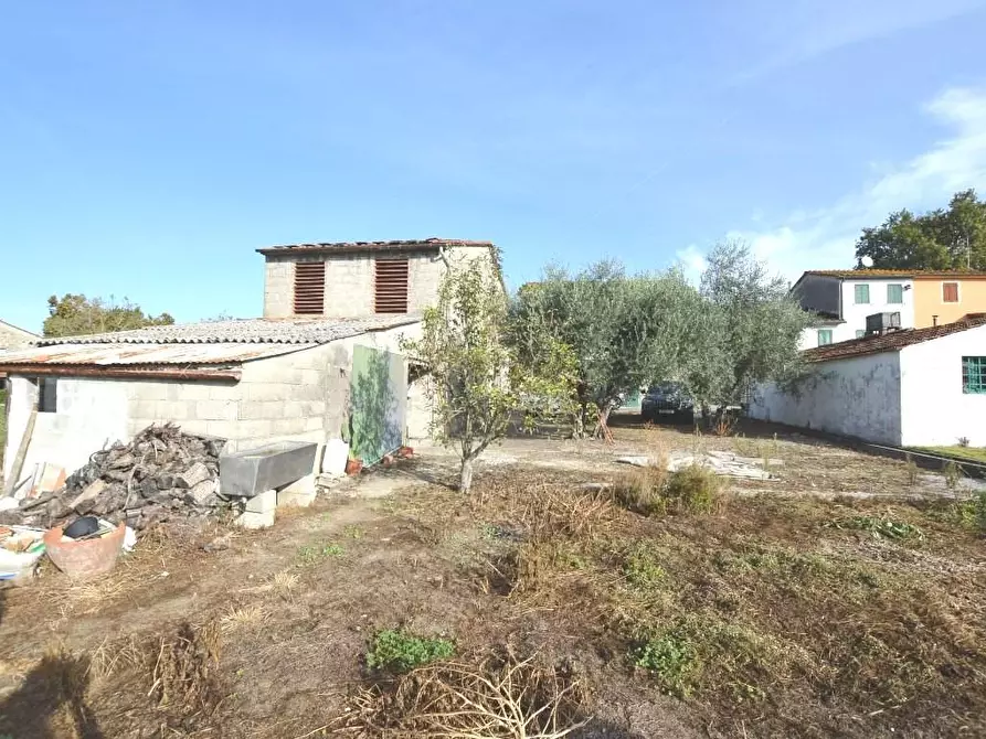 Immagine 6 di Deposito in vendita  a Capannori