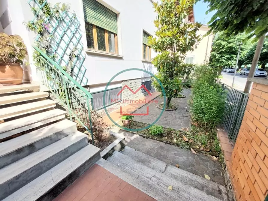 Immagine 3 di Villa in vendita  a Montecatini Terme