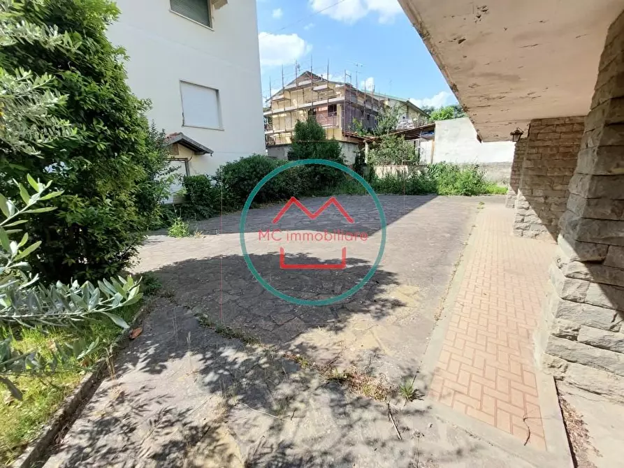 Immagine 4 di Villa in vendita  a Montecatini Terme