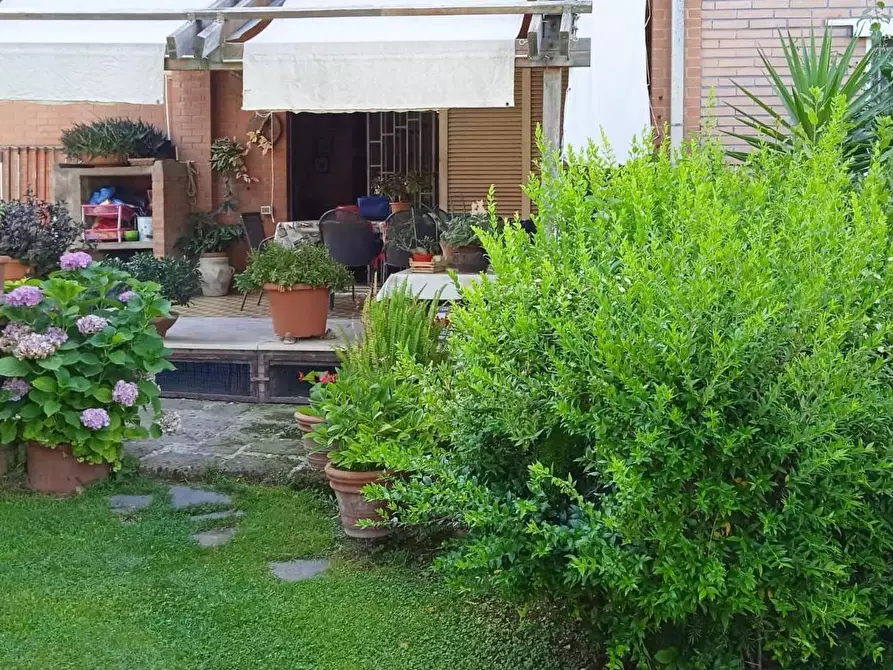 Immagine 3 di Casa trifamiliare in vendita  a Follonica