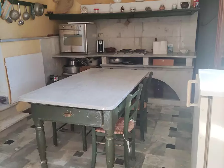 Immagine 5 di Villa in vendita  a Carrara