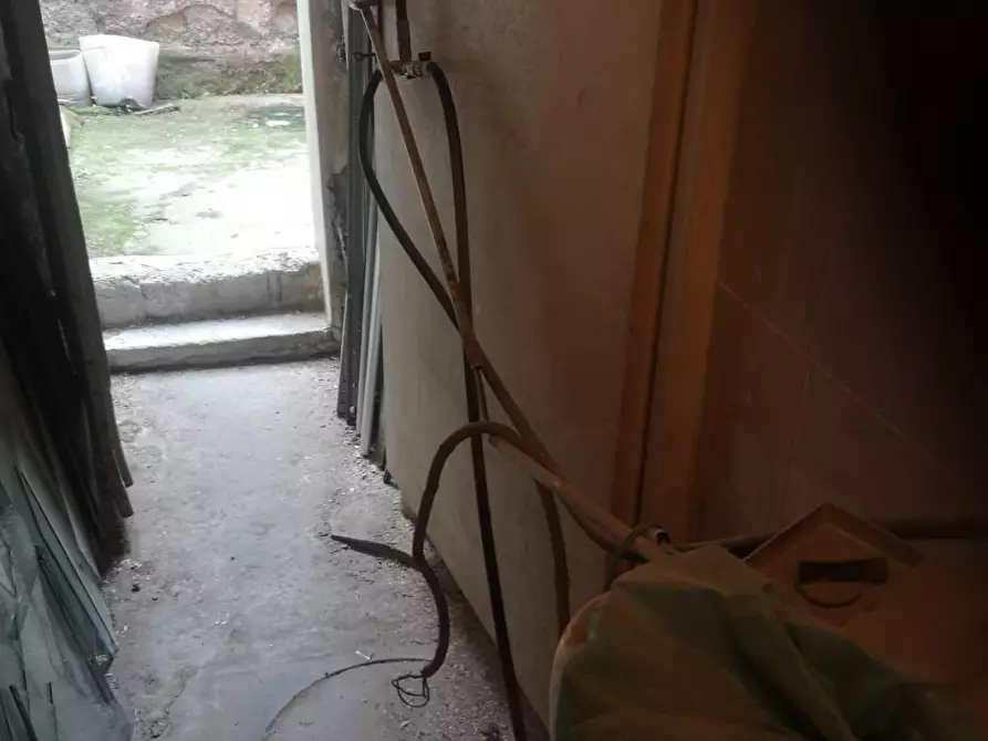 Immagine 3 di Laboratorio in vendita  a Pontedera