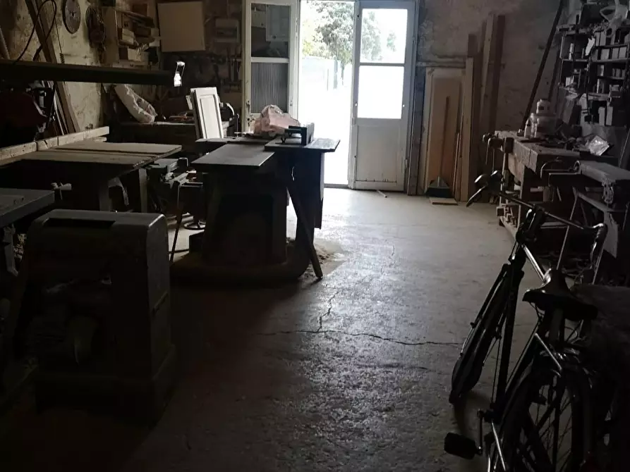 Immagine 4 di Laboratorio in vendita  a Pontedera