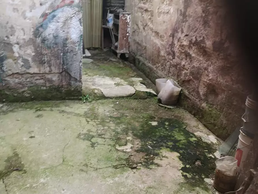 Immagine 5 di Laboratorio in vendita  a Pontedera