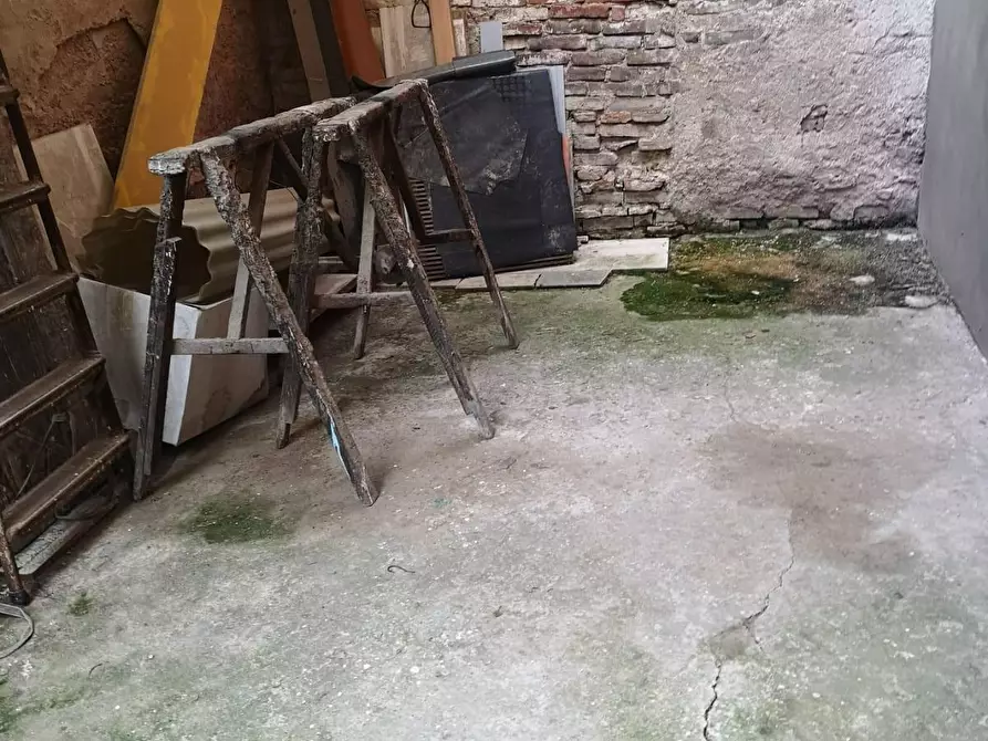 Immagine 2 di Laboratorio in vendita  a Pontedera