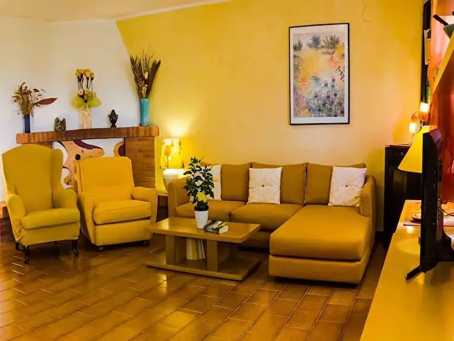 Immagine 2 di Casa bifamiliare in vendita  a Camaiore