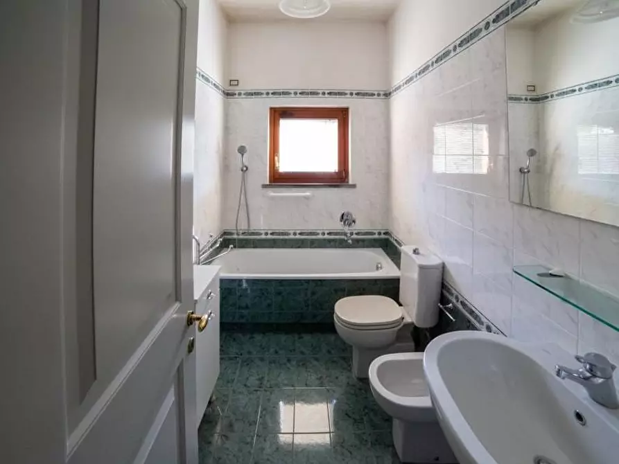 Immagine 21 di Casa bifamiliare in vendita  a Massa