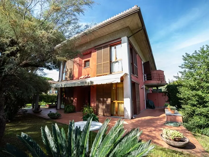 Immagine 5 di Casa bifamiliare in vendita  a Massa