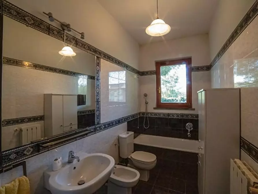 Immagine 23 di Casa bifamiliare in vendita  a Massa