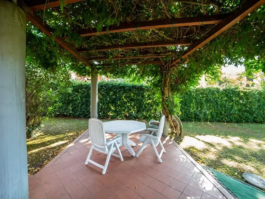 Immagine 3 di Casa bifamiliare in vendita  a Massa