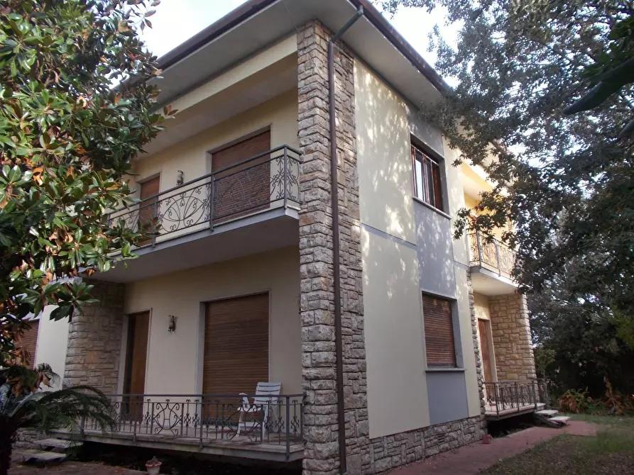 Immagine 1 di Casa bifamiliare in vendita  a Pietrasanta