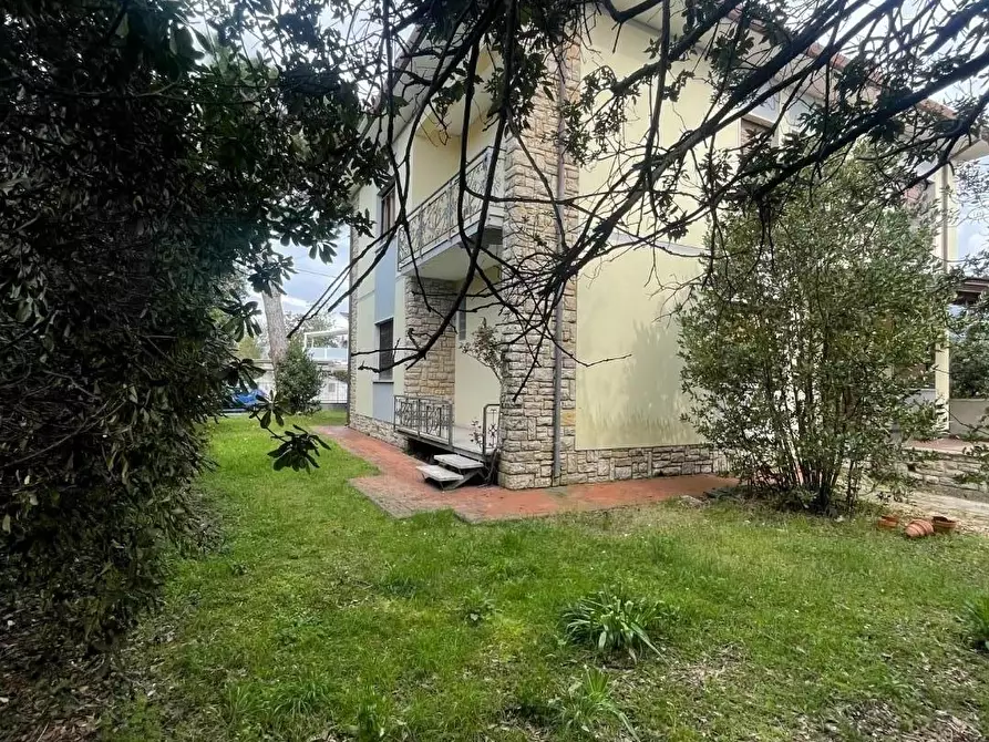 Immagine 4 di Casa bifamiliare in vendita  a Pietrasanta