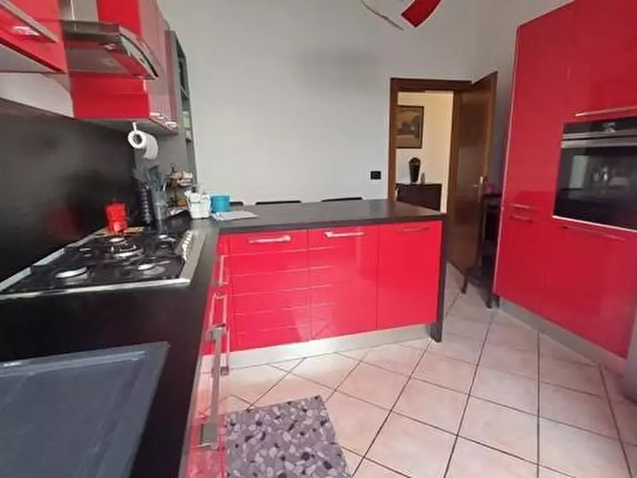 Immagine 4 di Appartamento in vendita  a Massa