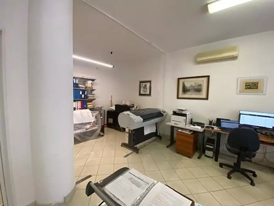 Immagine 6 di Ufficio in vendita  a Livorno