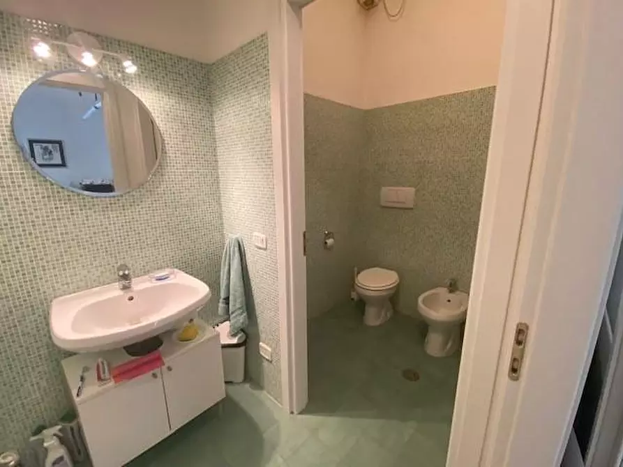 Immagine 13 di Ufficio in vendita  a Livorno