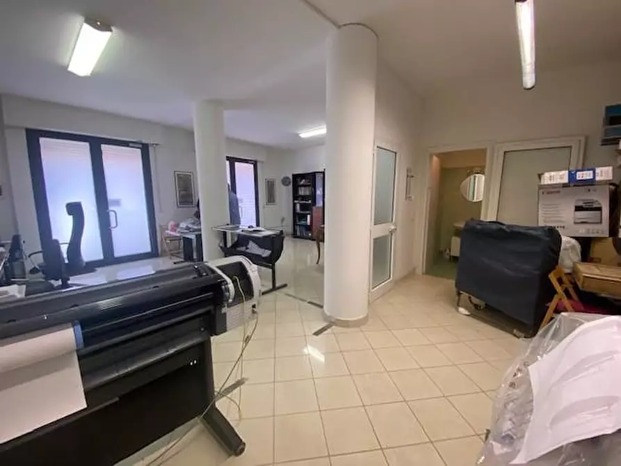 Immagine 5 di Ufficio in vendita  a Livorno