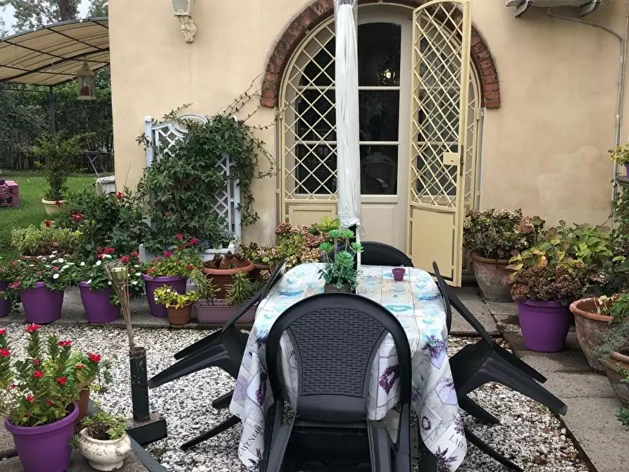 Immagine 2 di Villa in vendita  a San Giuliano Terme