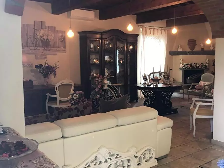 Immagine 5 di Villa in vendita  a San Giuliano Terme