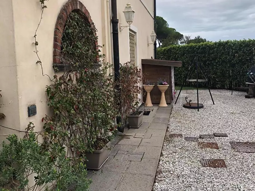 Immagine 1 di Villa in vendita  a San Giuliano Terme