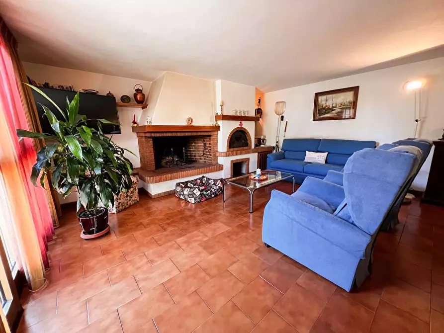 Immagine 21 di Villa in vendita  a Pisa