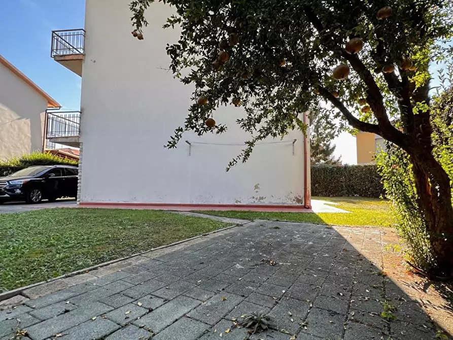 Immagine 5 di Villa in vendita  a Pisa