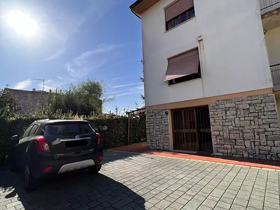 Immagine 7 di Villa in vendita  a Pisa