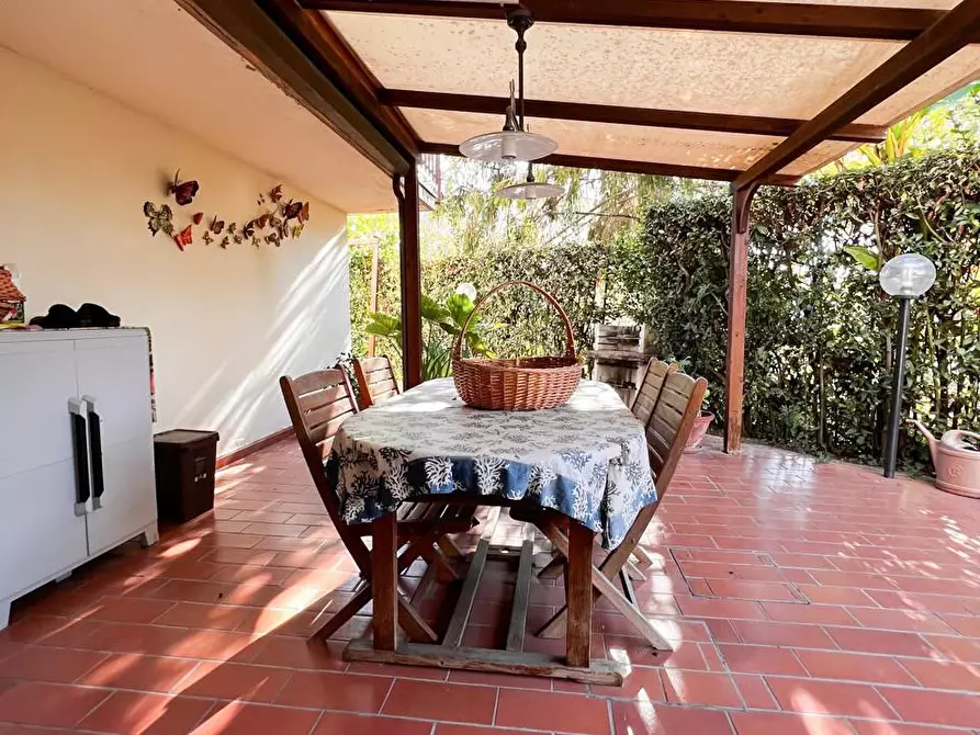 Immagine 2 di Villa in vendita  a Pisa