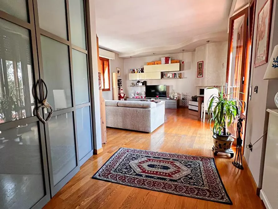 Immagine 31 di Villa in vendita  a Pisa