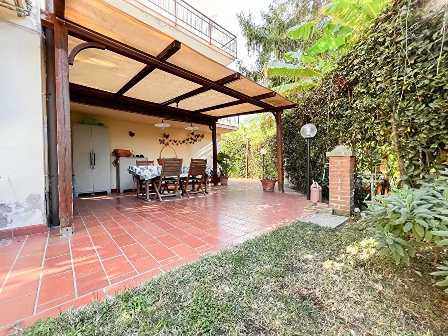 Immagine 4 di Villa in vendita  a Pisa