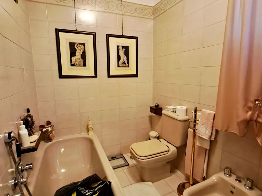 Immagine 23 di Casa indipendente in vendita  a Viareggio