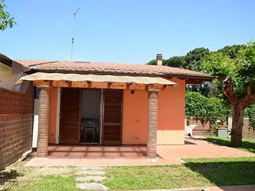 Immagine 3 di Villa in vendita  a Pietrasanta