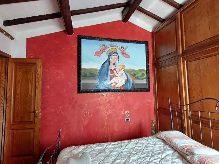 Immagine 22 di Casa colonica in vendita  a Capannori