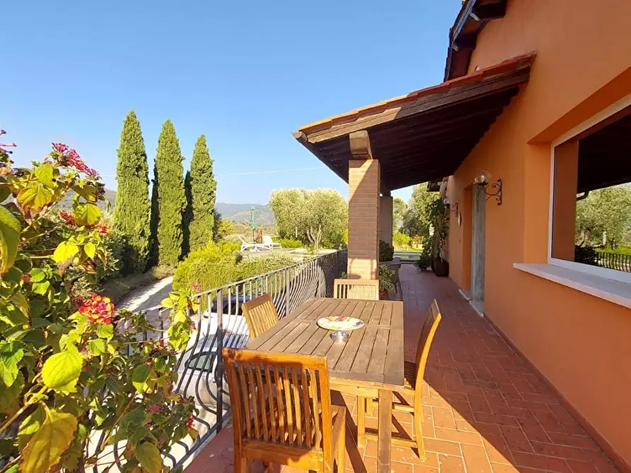 Immagine 41 di Casa colonica in vendita  a Capannori