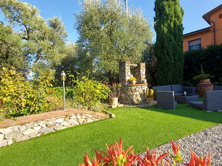 Immagine 31 di Casa colonica in vendita  a Capannori