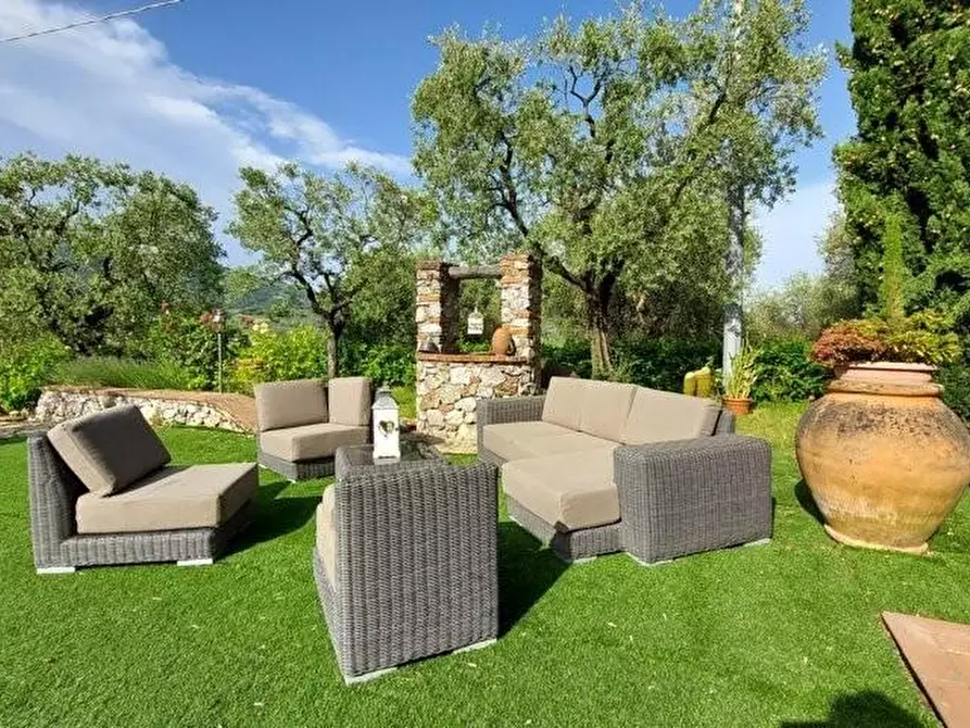 Immagine 28 di Casa colonica in vendita  a Capannori