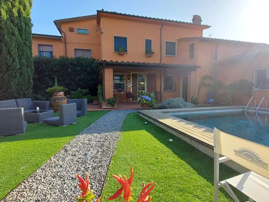 Immagine 32 di Casa colonica in vendita  a Capannori