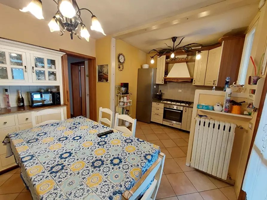 Immagine 7 di Villa in vendita  a Pontedera