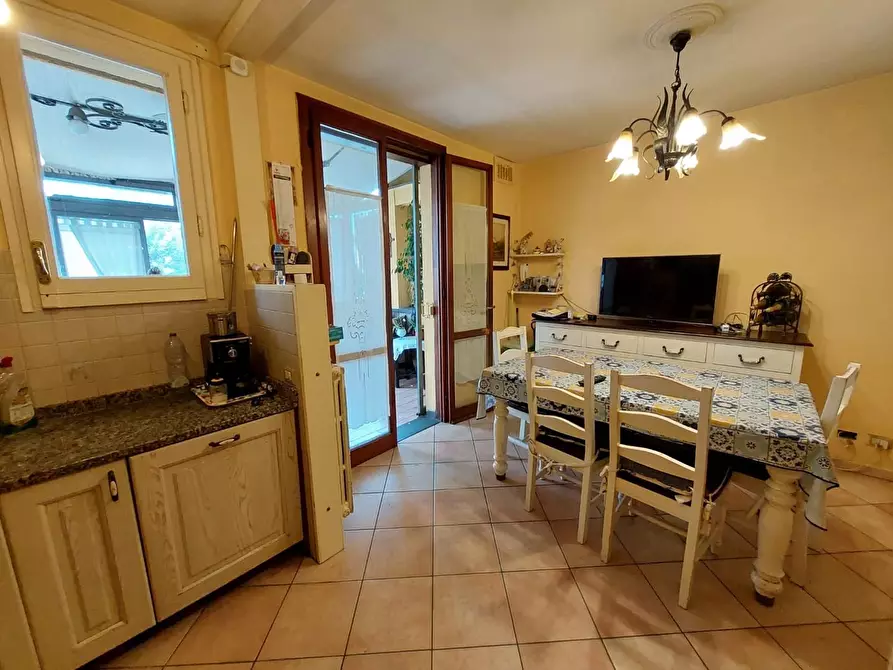 Immagine 6 di Villa in vendita  a Pontedera